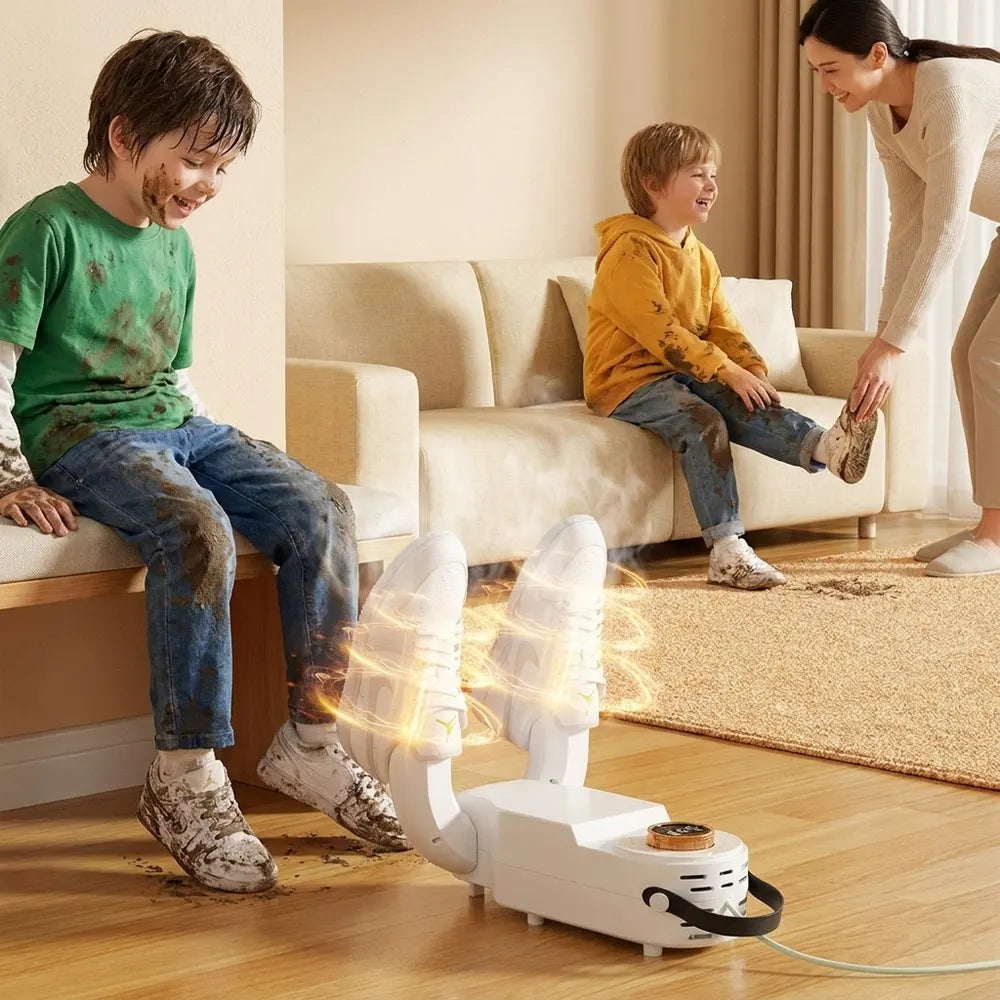 Mamá con niños sucios usando SecaDry Pro en casa